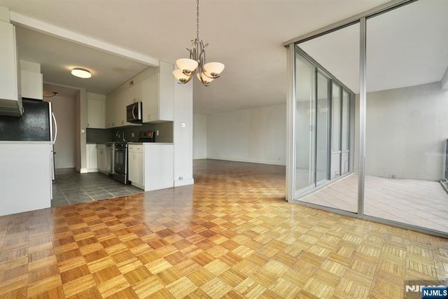 5 Horizon Road 203, Fort Lee, NJ 07024