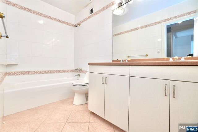 5 Horizon Road 203, Fort Lee, NJ 07024