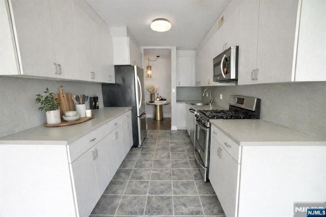 5 Horizon Road 203, Fort Lee, NJ 07024