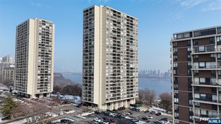 5 Horizon Road 203, Fort Lee, NJ 07024