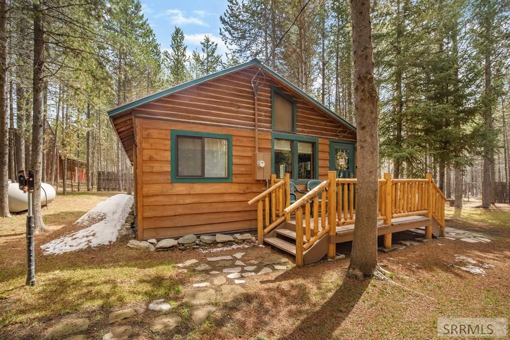 Image 4 of property listing at 3882 G Street, Island Park, ID 83429
