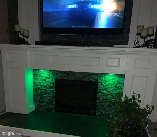 20 CLEMENS LN, Blackwood, NJ 08012