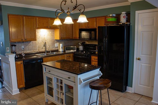 20 CLEMENS LN, Blackwood, NJ 08012