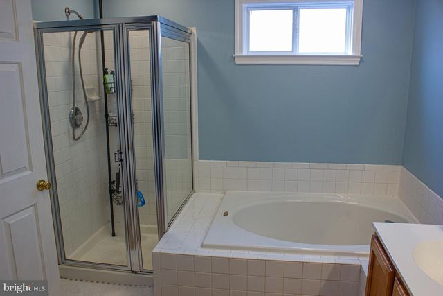 20 CLEMENS LN, Blackwood, NJ 08012