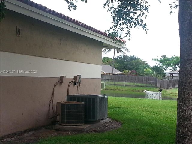 9877 Nob Hill Ln 9877, Sunrise, FL 33351