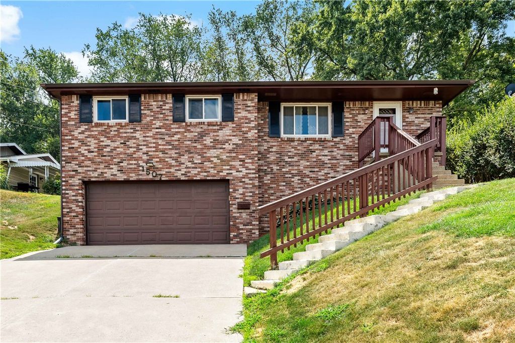 1507 Oneida Dr, Jefferson Hills, PA 15025