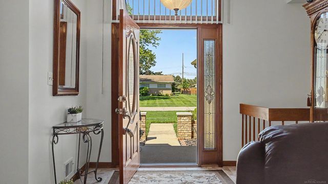 53240 Hillside Drive, Utica, MI 48316