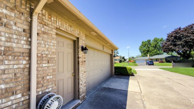 53240 Hillside Drive, Utica, MI 48316
