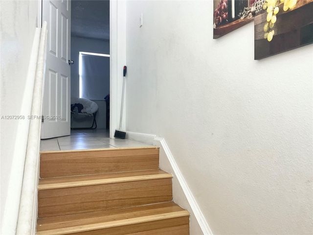 17901 NW 68th Avenue T207, Hialeah, FL 33015