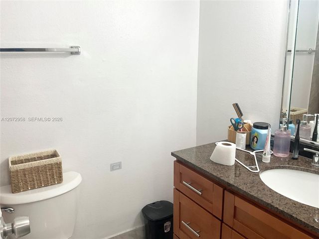 17901 NW 68th Avenue T207, Hialeah, FL 33015
