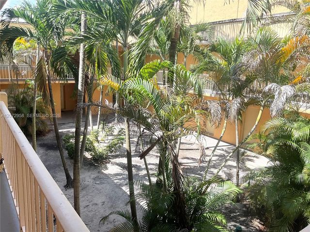 17901 NW 68th Avenue T207, Hialeah, FL 33015