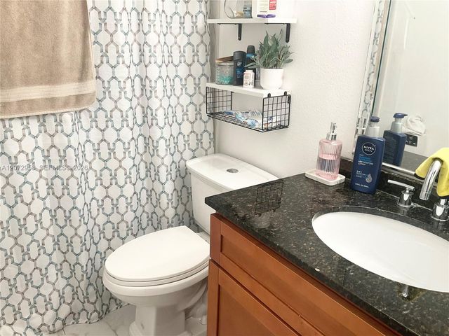 17901 NW 68th Avenue T207, Hialeah, FL 33015