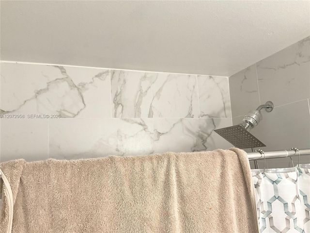 17901 NW 68th Avenue T207, Hialeah, FL 33015