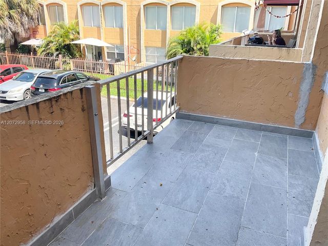 17901 NW 68th Avenue T207, Hialeah, FL 33015
