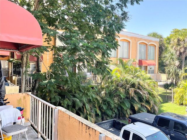 17901 NW 68th Avenue T207, Hialeah, FL 33015