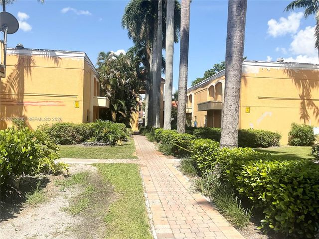 17901 NW 68th Avenue T207, Hialeah, FL 33015