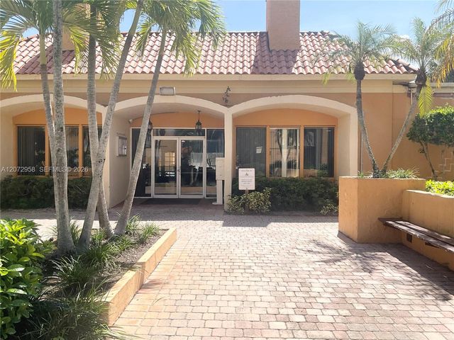 17901 NW 68th Avenue T207, Hialeah, FL 33015
