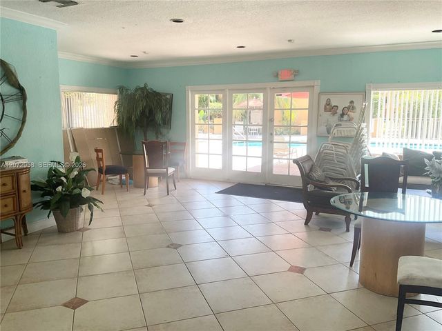 17901 NW 68th Avenue T207, Hialeah, FL 33015