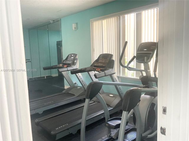 17901 NW 68th Avenue T207, Hialeah, FL 33015