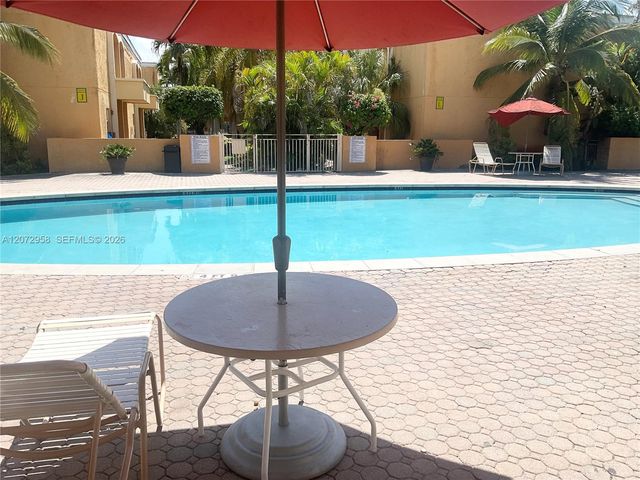 17901 NW 68th Avenue T207, Hialeah, FL 33015