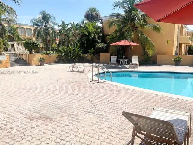 17901 NW 68th Avenue T207, Hialeah, FL 33015