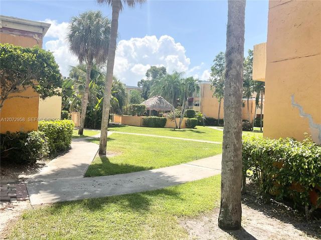 17901 NW 68th Avenue T207, Hialeah, FL 33015