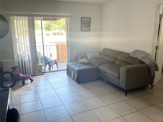 17901 NW 68th Avenue T207, Hialeah, FL 33015