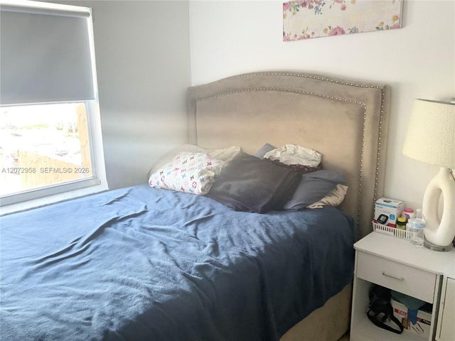 17901 NW 68th Avenue T207, Hialeah, FL 33015
