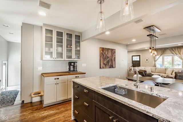 4611 Carrollton Avenue, Indianapolis, IN 46205