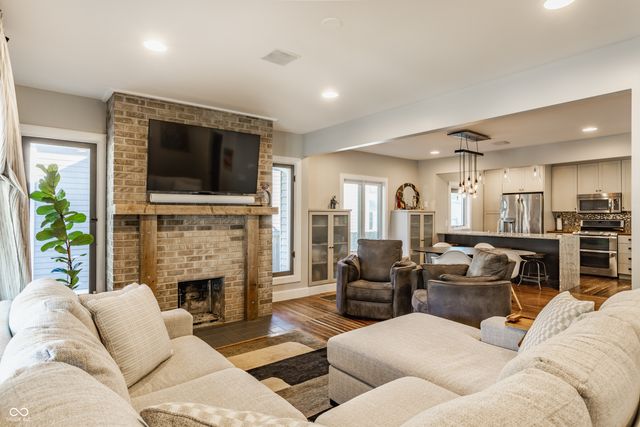 4611 Carrollton Avenue, Indianapolis, IN 46205