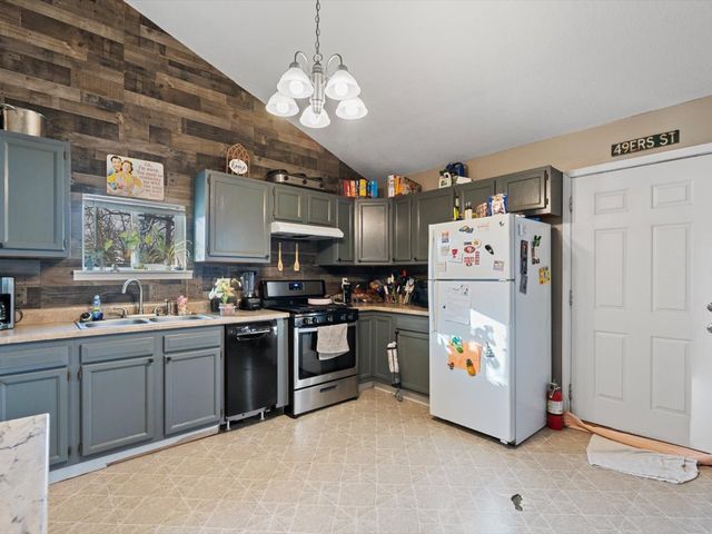 1219 W 8th Street, Davenport, IA 52802