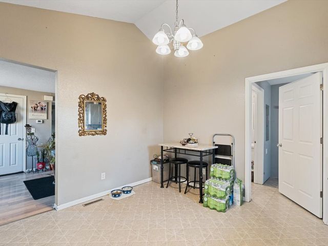 1219 W 8th Street, Davenport, IA 52802