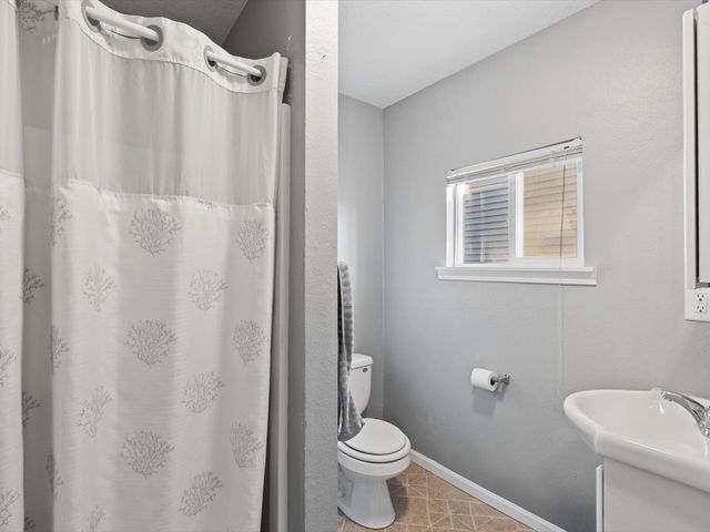 1219 W 8th Street, Davenport, IA 52802