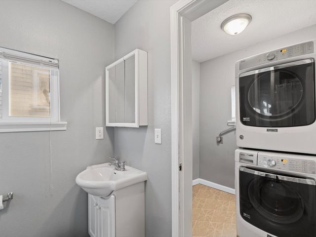 1219 W 8th Street, Davenport, IA 52802