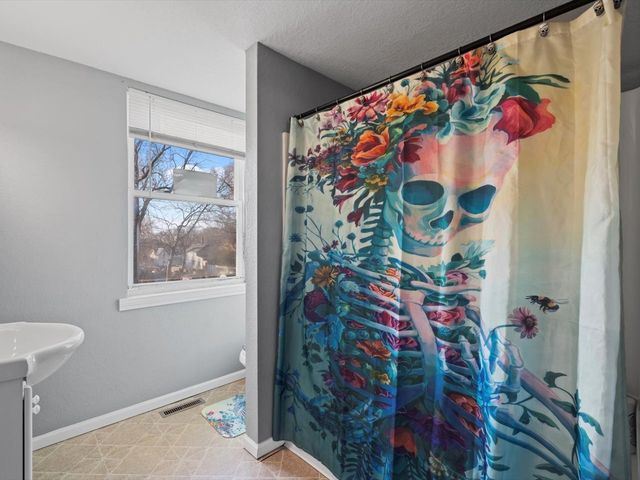 1219 W 8th Street, Davenport, IA 52802