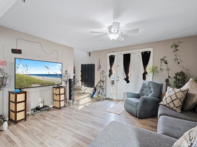 1219 W 8th Street, Davenport, IA 52802