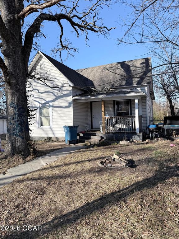 2327 E Xenia Street, Joplin, MO 64801