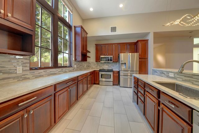 2204 Via Granada Place NW, Albuquerque, NM 87104