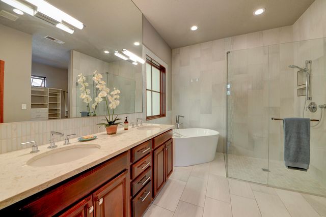 2204 Via Granada Place NW, Albuquerque, NM 87104