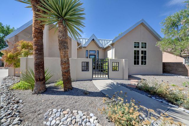 2204 Via Granada Place NW, Albuquerque, NM 87104