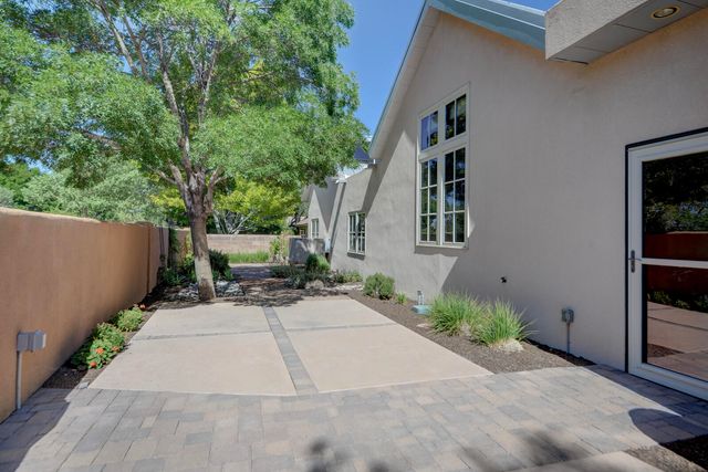 2204 Via Granada Place NW, Albuquerque, NM 87104