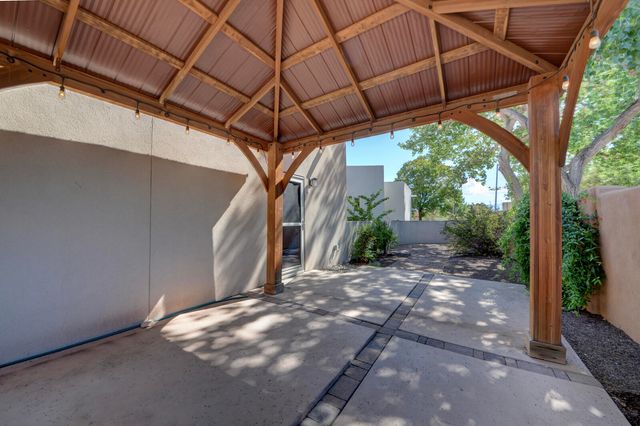 2204 Via Granada Place NW, Albuquerque, NM 87104