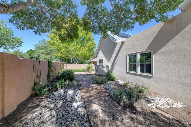 2204 Via Granada Place NW, Albuquerque, NM 87104
