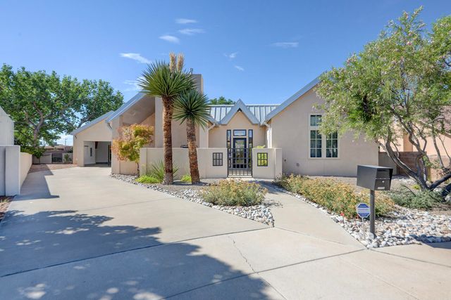 2204 Via Granada Place NW, Albuquerque, NM 87104