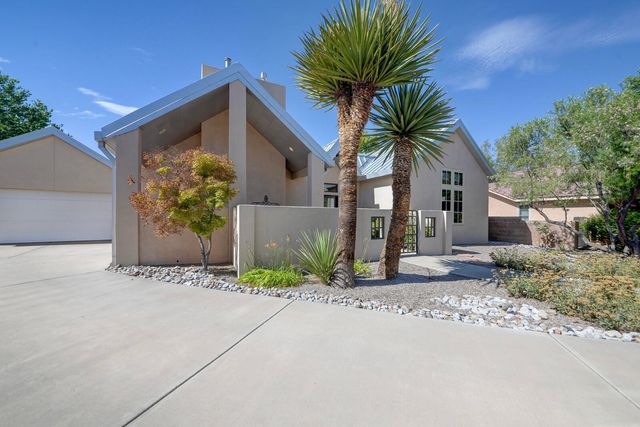 2204 Via Granada Place NW, Albuquerque, NM 87104
