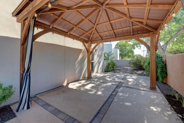 2204 Via Granada Place NW, Albuquerque, NM 87104