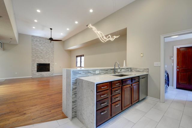 2204 Via Granada Place NW, Albuquerque, NM 87104