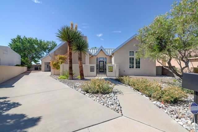 2204 Via Granada Place NW, Albuquerque, NM 87104