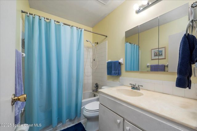 927 N Colonial Court 33, Indian Harbour Beach, FL 32937