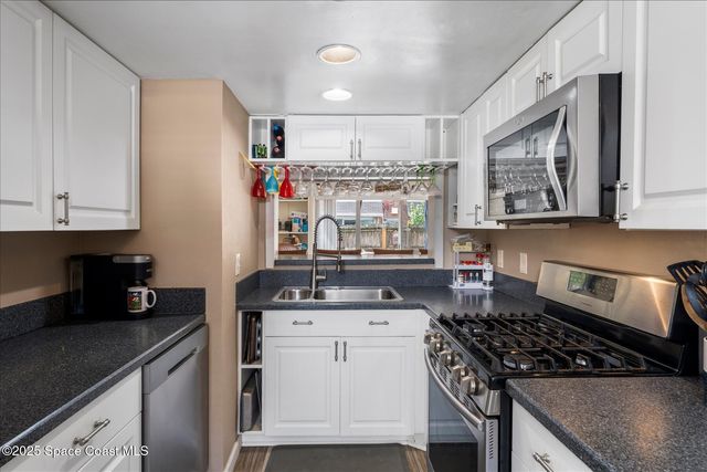 927 N Colonial Court 33, Indian Harbour Beach, FL 32937